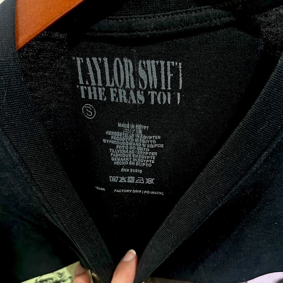New Taylor Swift The Eras Tour black tshirt  2023-2024 - Picture 4 of 5